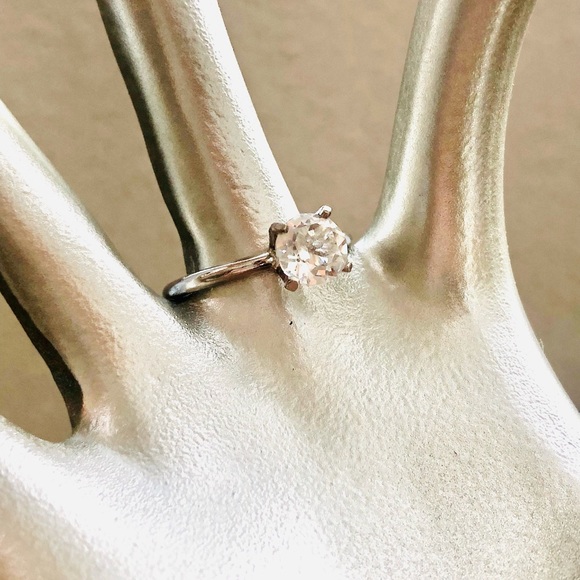 Vintage Clear Crystal Solitaire Uncas Ring - Picture 13 of 13